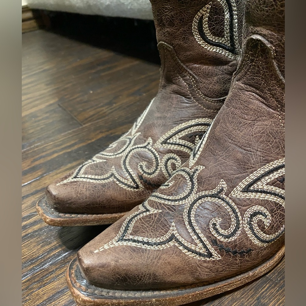 Circle G Women’s cowboy boots, size 8